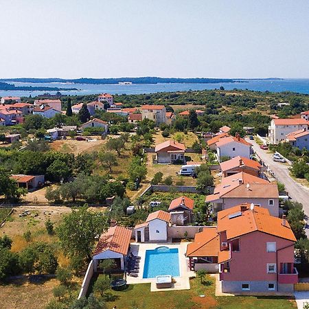8 Bedroom Awesome Home In Пула Экстерьер фото