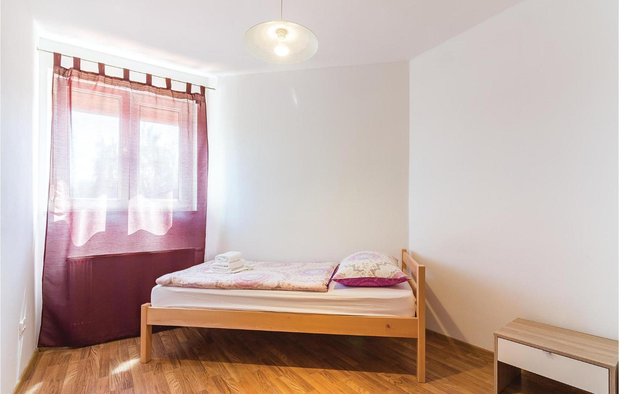 8 Bedroom Awesome Home In Пула Экстерьер фото