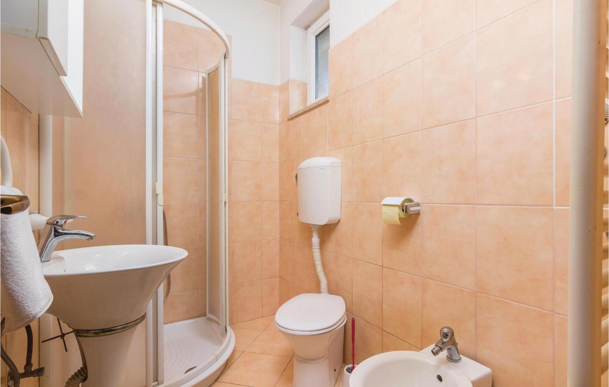 8 Bedroom Awesome Home In Пула Экстерьер фото