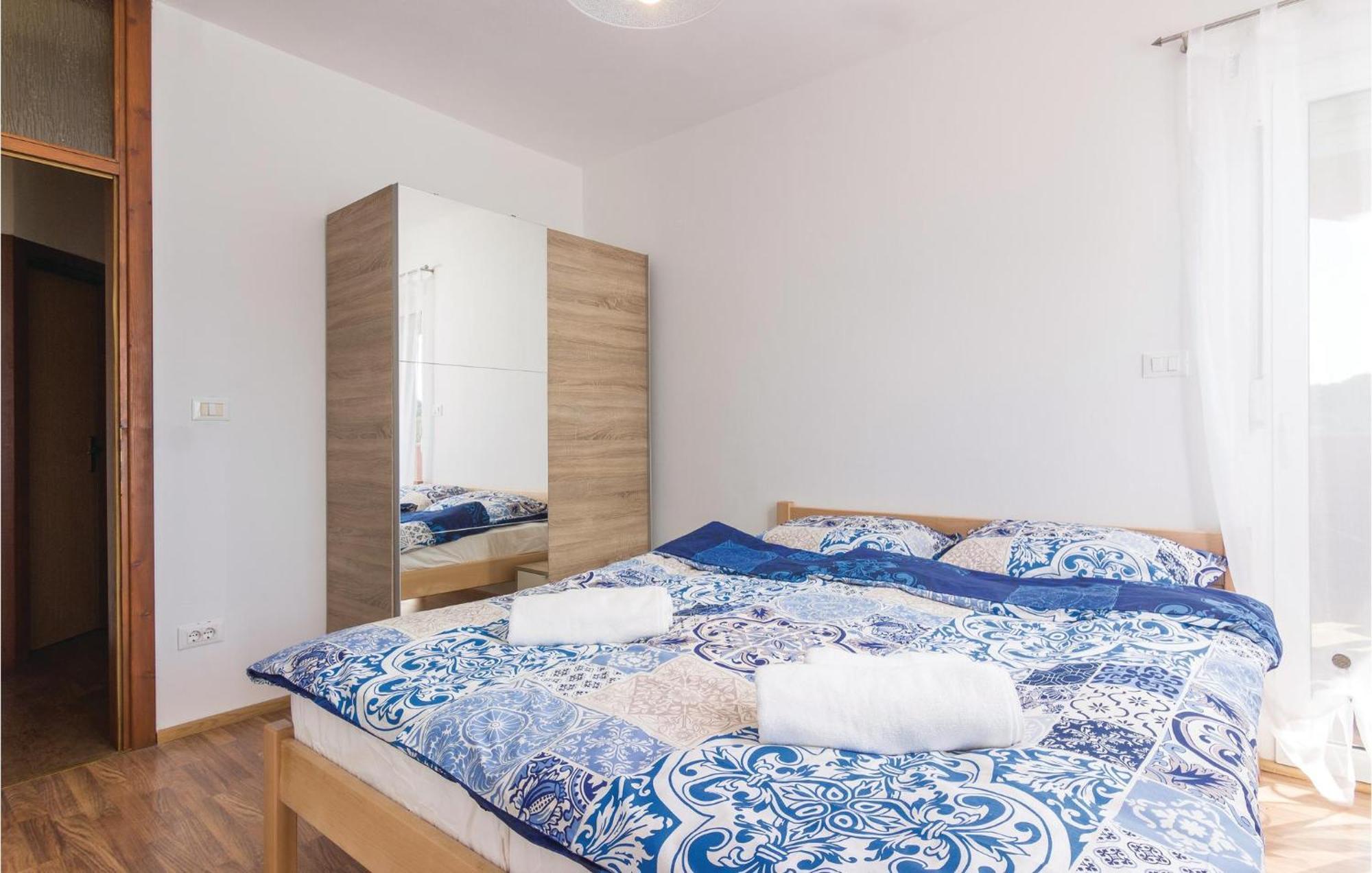 8 Bedroom Awesome Home In Пула Экстерьер фото