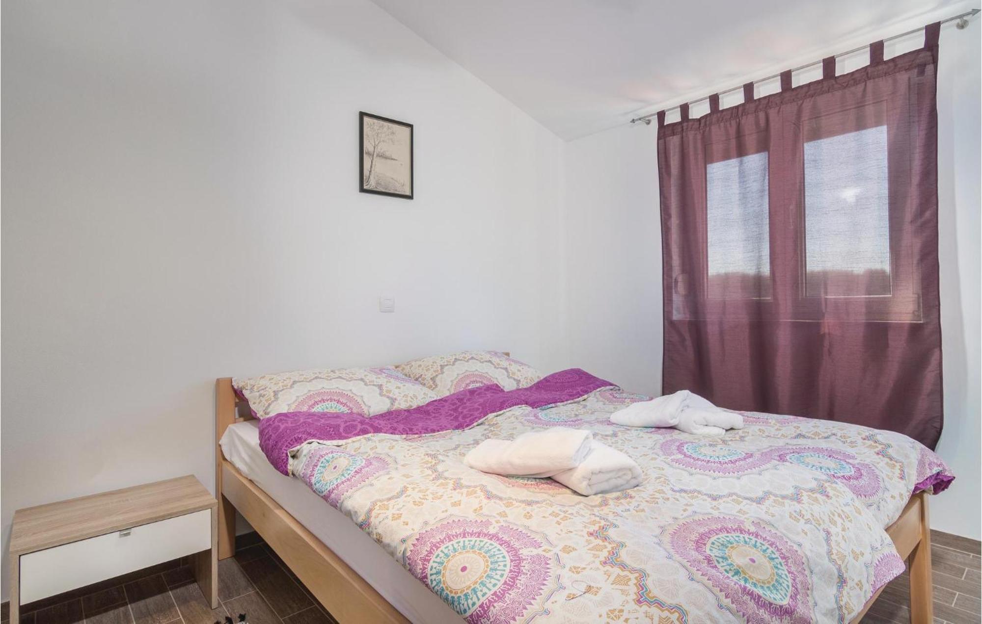 8 Bedroom Awesome Home In Пула Экстерьер фото