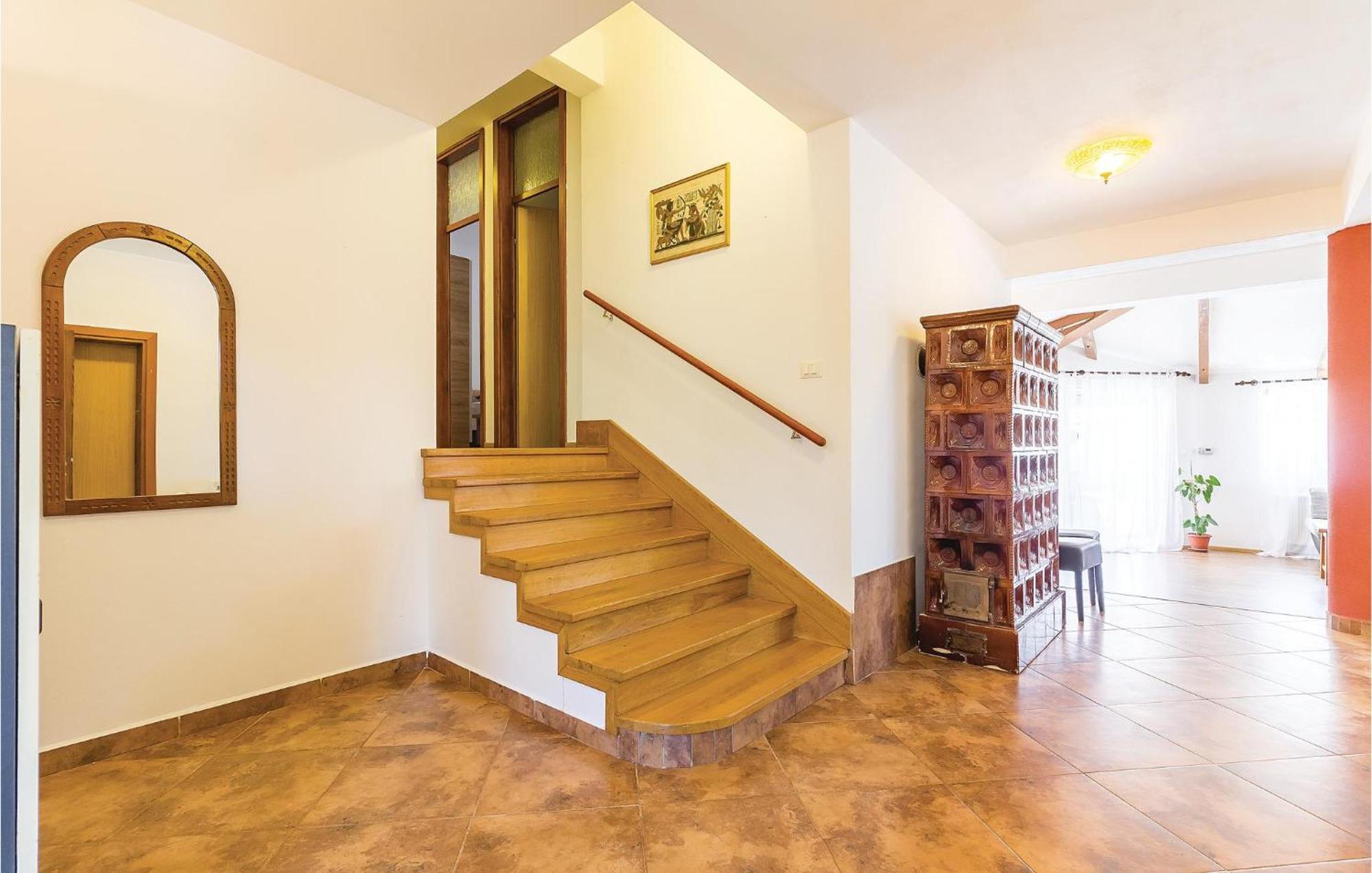 8 Bedroom Awesome Home In Пула Экстерьер фото